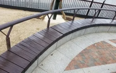 伊丹市　駅前腰掛