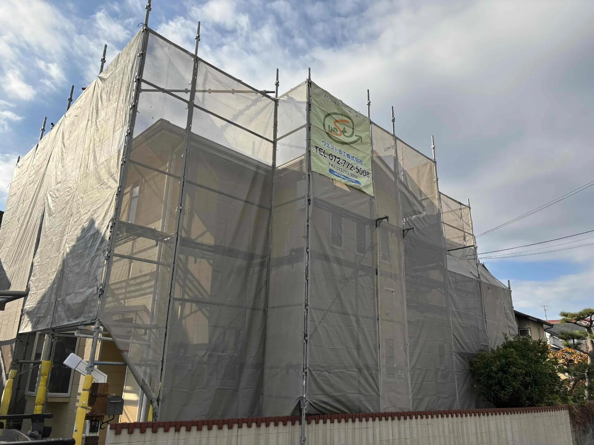 兵庫県伊丹市N様邸 外壁・屋根塗装工事を開始しております