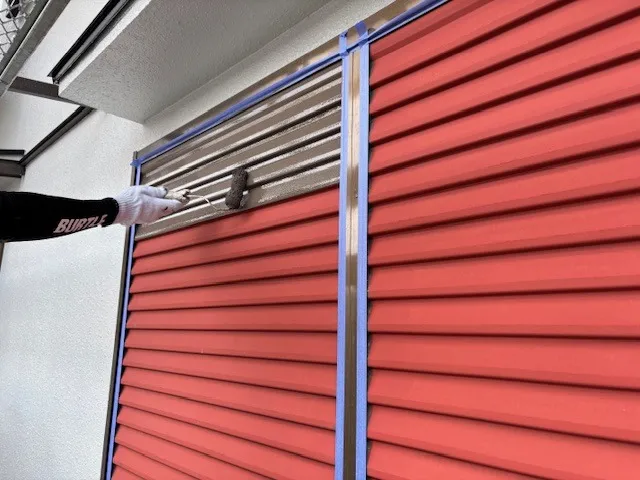 兵庫県伊丹市E様邸 付帯部分の上塗り塗装を進めております