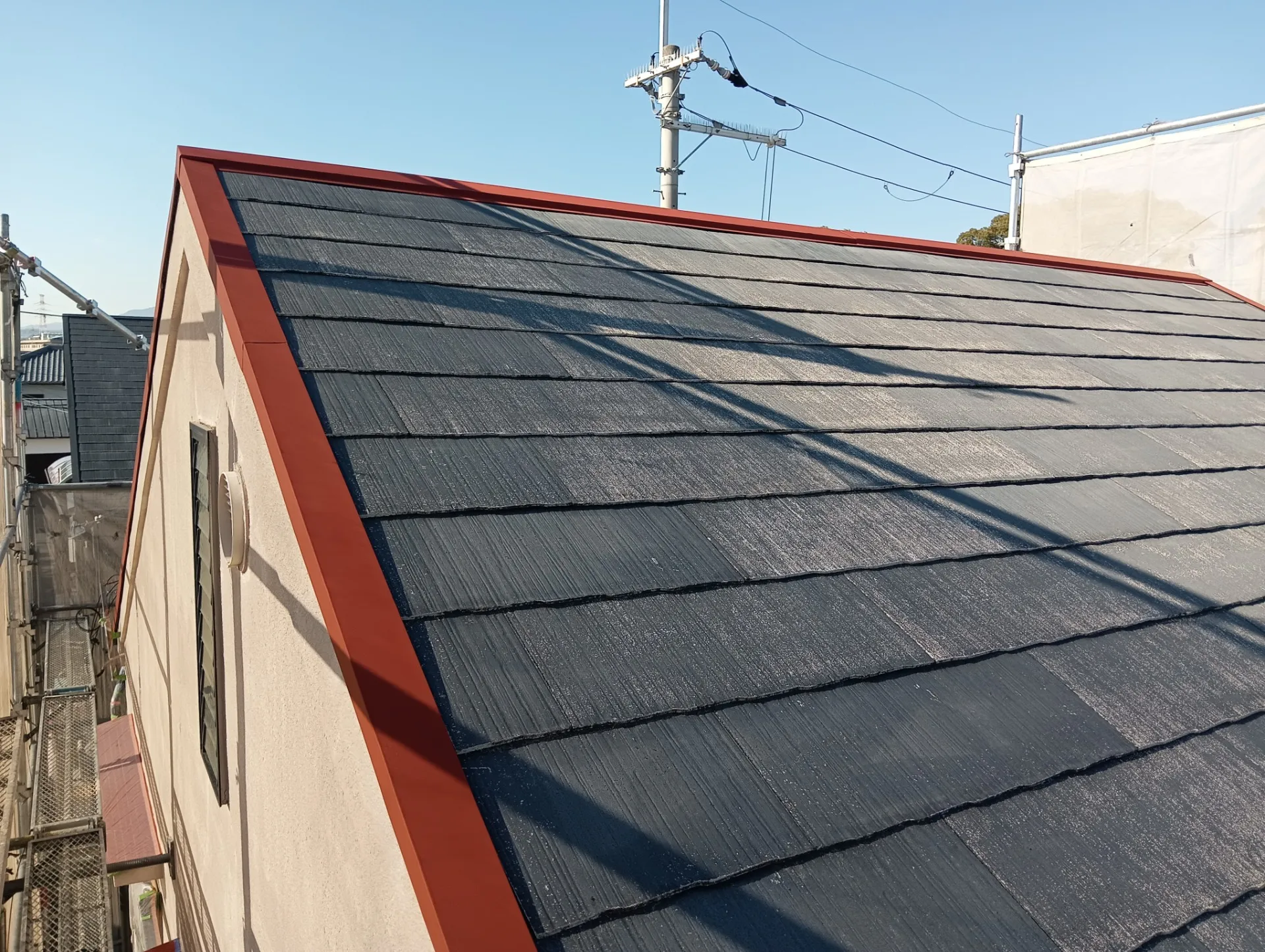 兵庫県伊丹市T様邸 鉄部への下塗り塗装などを進めております