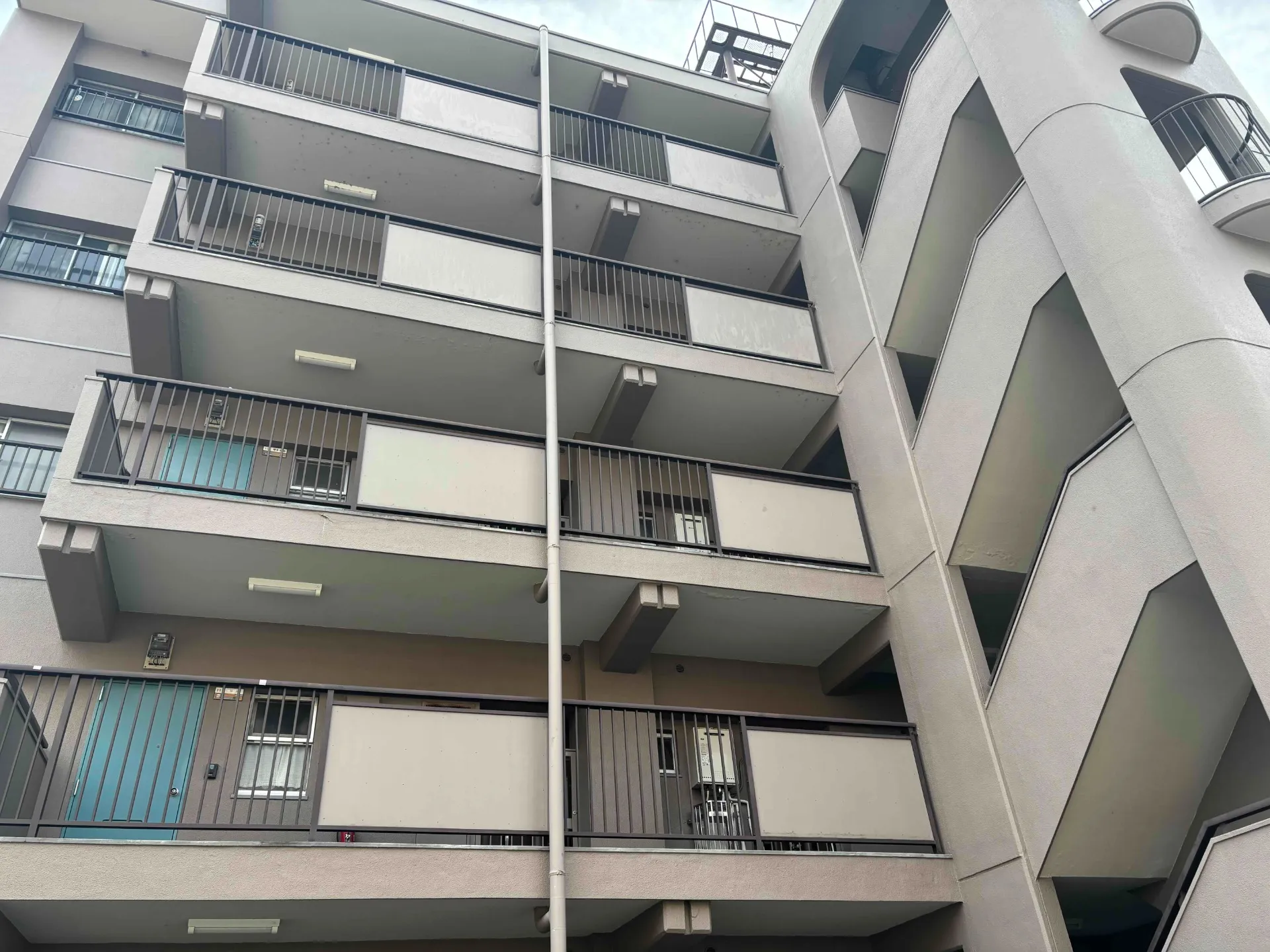 兵庫県川西市マンション 外壁補修工事などを行いました