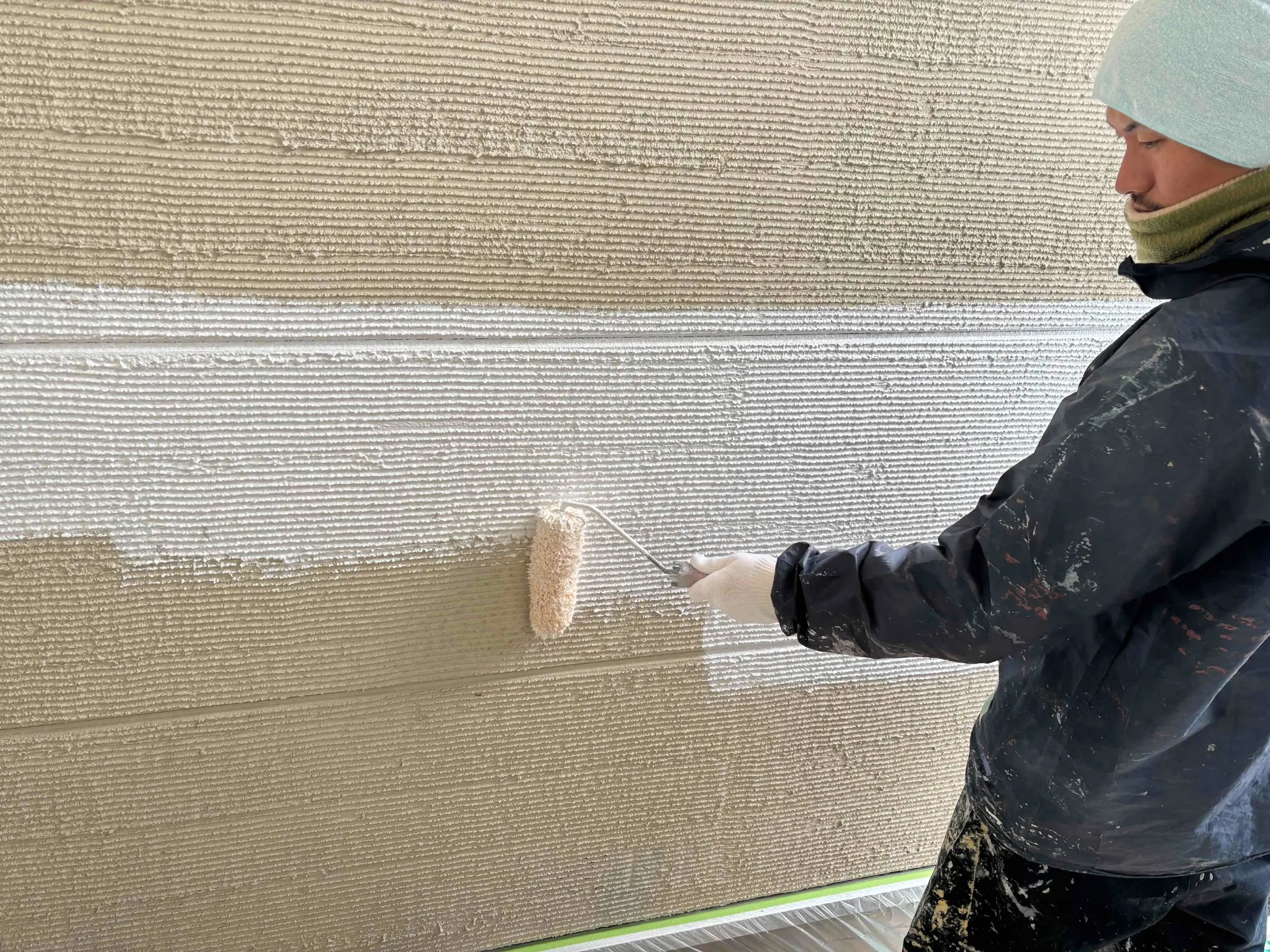 兵庫県神戸市灘区K様邸 外壁の下塗り塗装を進めております