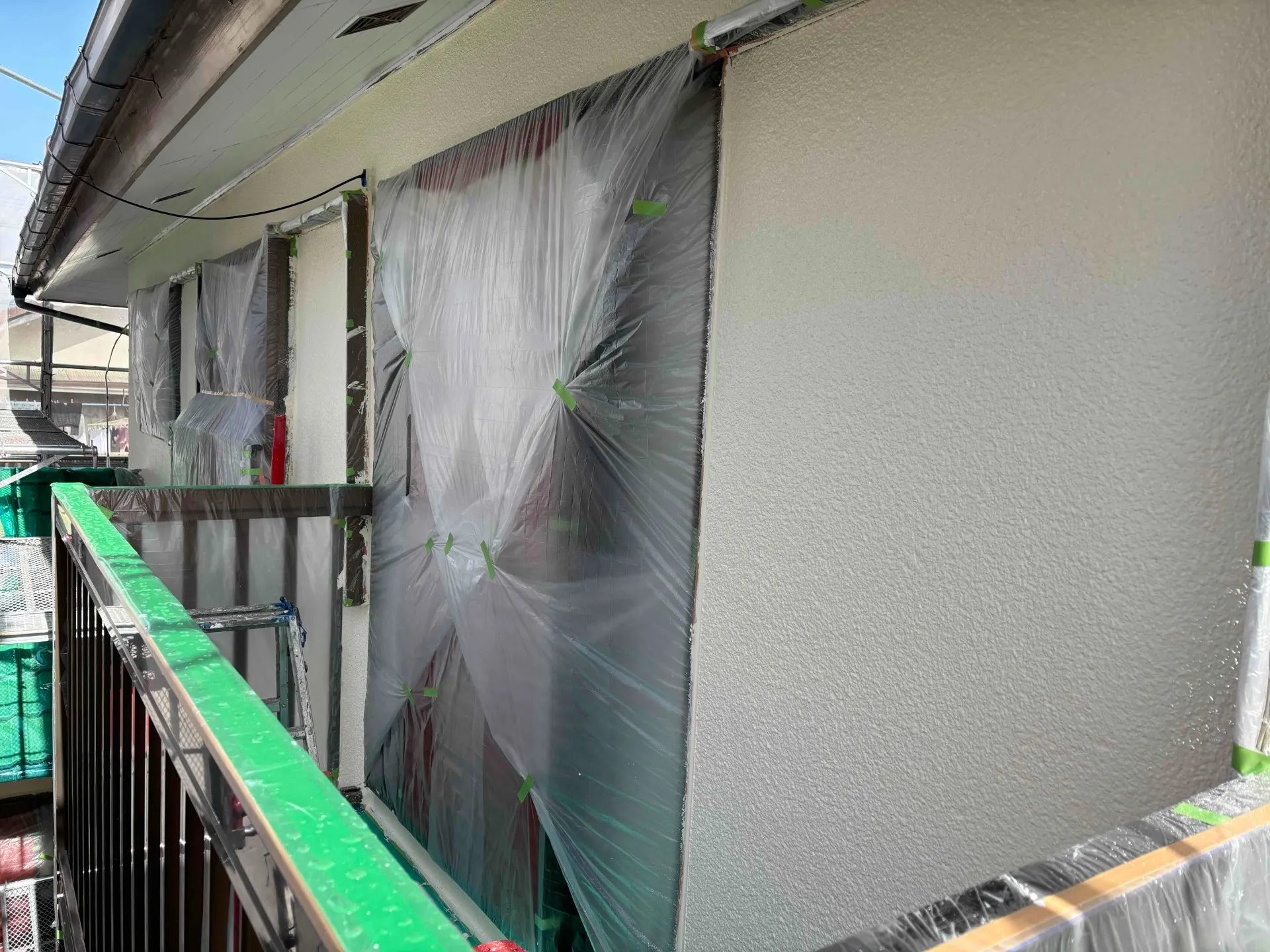 兵庫県川西市F様邸 外壁の上塗り塗装が終了いたしました