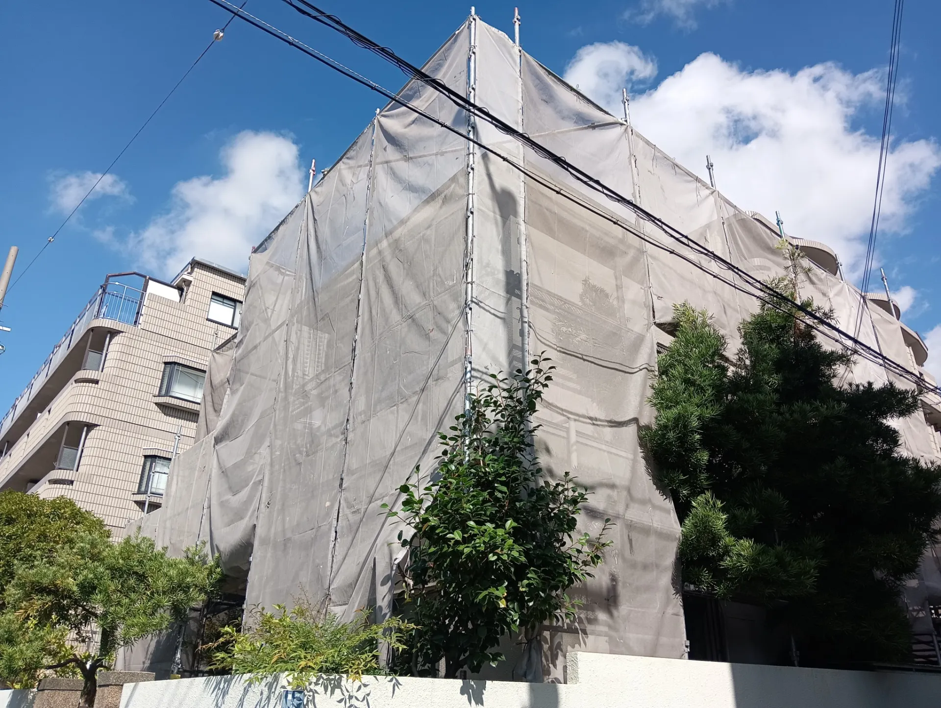 兵庫県神戸市灘区T様邸 外壁塗装工事を開始しております