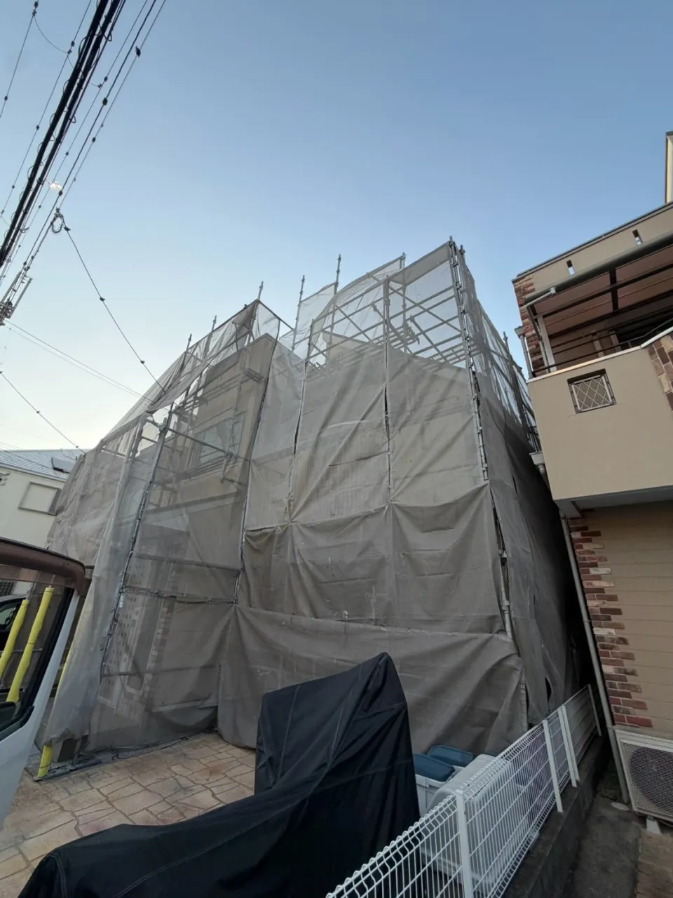 兵庫県伊丹市A様邸 外壁塗装と屋根塗装工事を開始しております