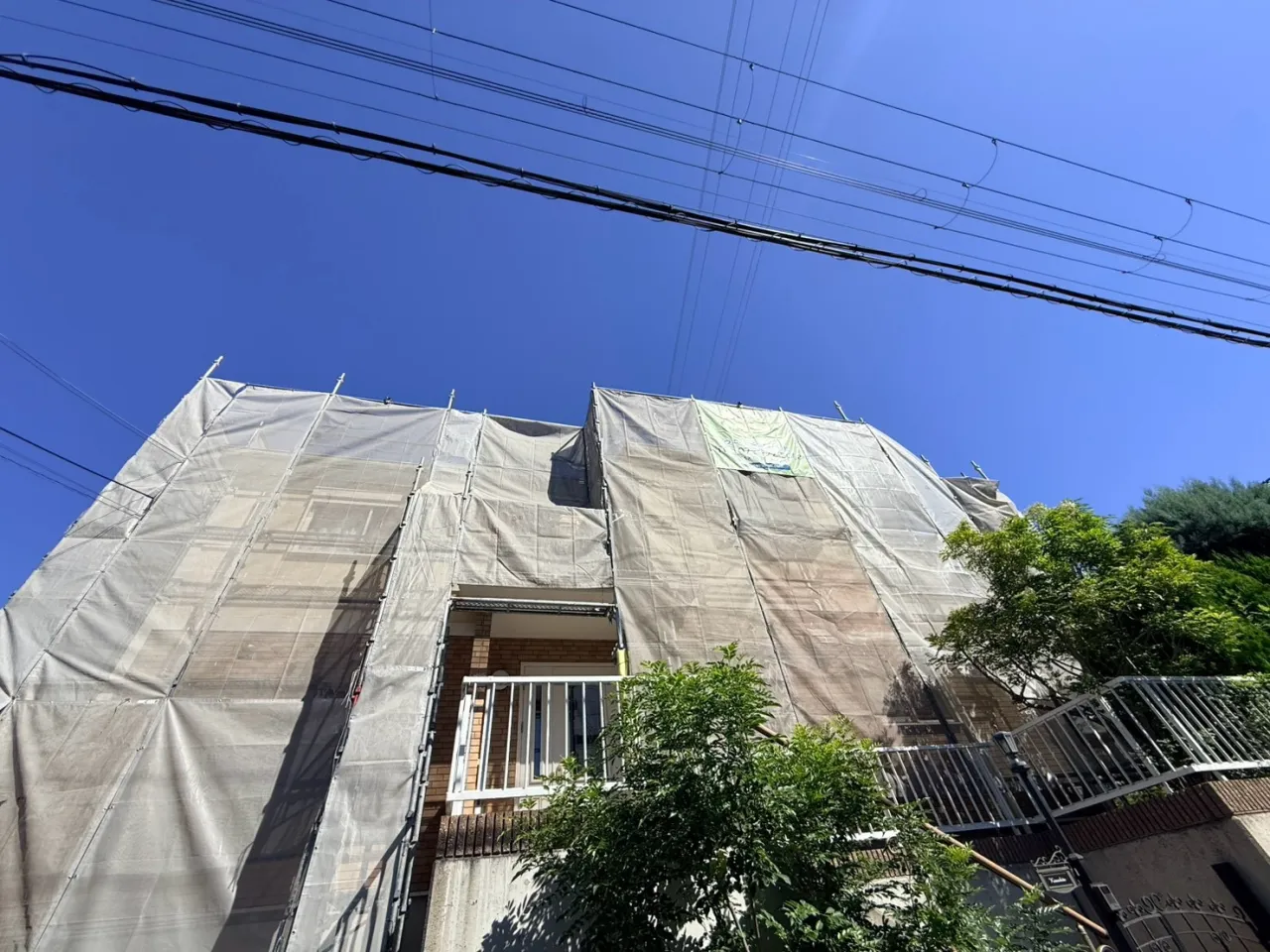 兵庫県川西市K様邸 外壁塗装と屋根塗装工事を開始しております